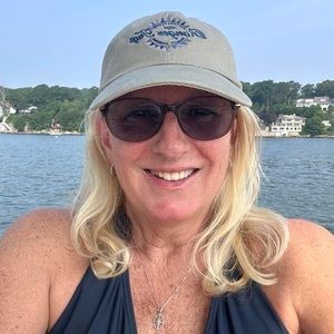 Meet your Posher, Laurie